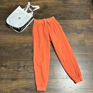 LULULEMON SCUBA SWEATPANTS/JOGGERS SIZE 0